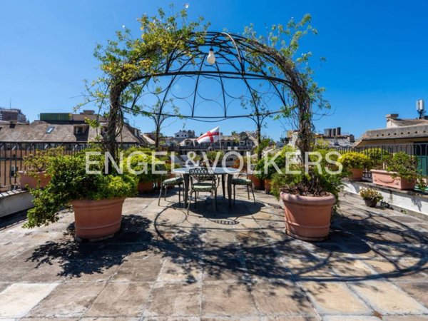 appartamento in vendita a Genova in zona Sottoripa / Maddalena / Molo