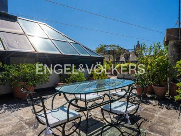 appartamento in vendita a Genova in zona Sottoripa / Maddalena / Molo