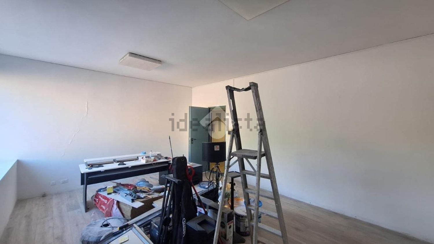 locale di sgombero in vendita a Genova in zona Bolzaneto