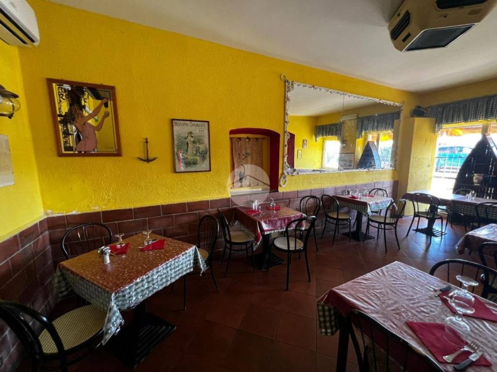 negozio in vendita a Genova in zona Palmaro / Pra'