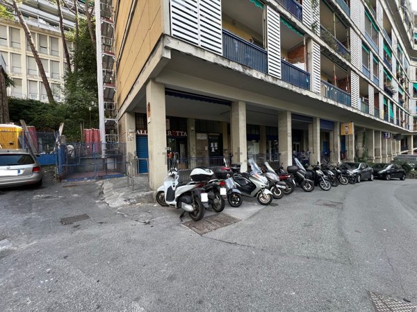 negozio in vendita a Genova in zona Marassi