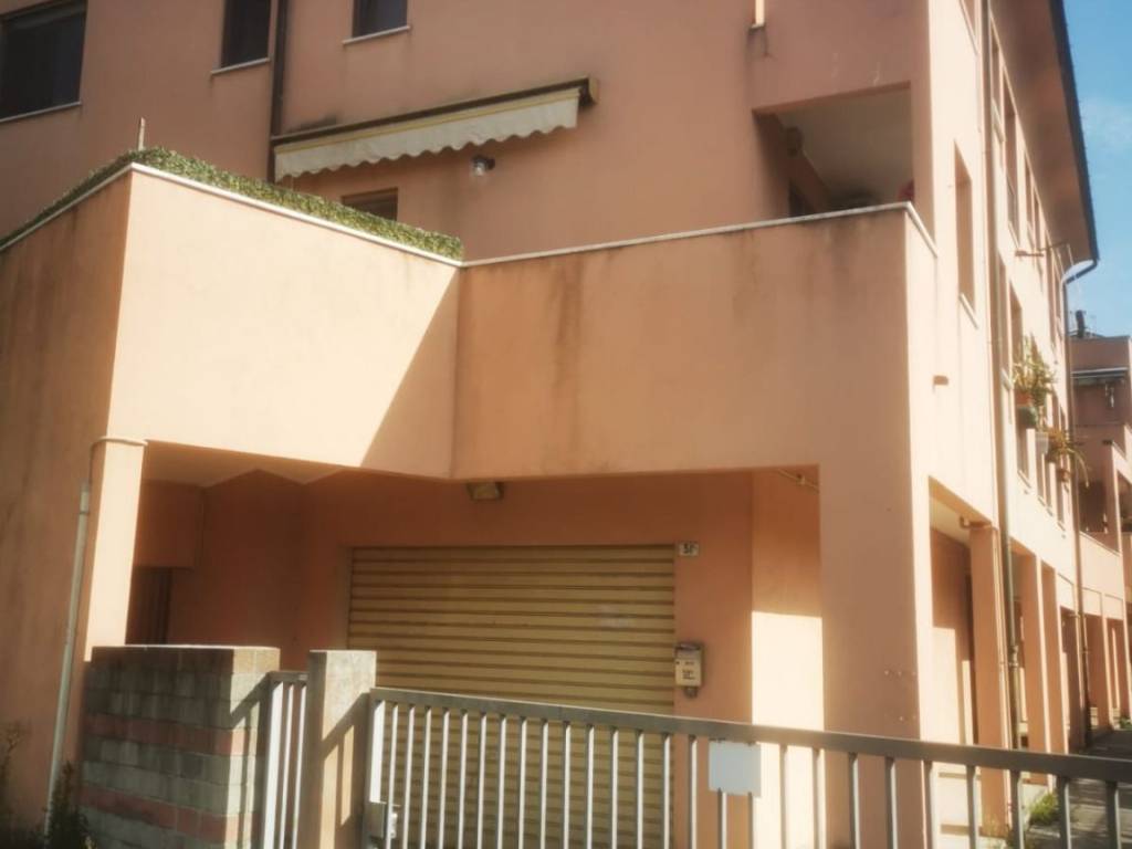 ufficio in vendita a Genova in zona Bolzaneto