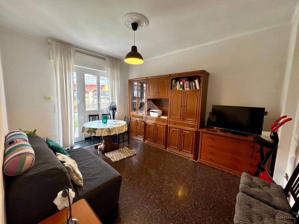 appartamento in vendita a Genova in zona Sestri Ponente