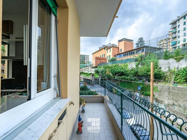 appartamento in vendita a Genova in zona Rivarolo