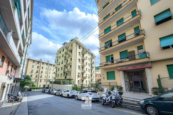 appartamento in vendita a Genova in zona Rivarolo