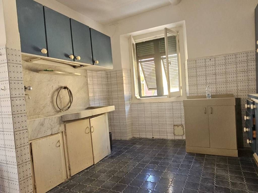 appartamento in vendita a Genova in zona Sestri Ponente