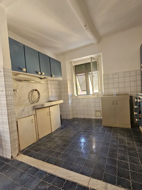 appartamento in vendita a Genova in zona Sestri Ponente