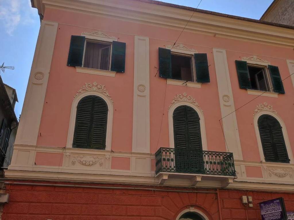 appartamento in vendita a Genova in zona Sestri Ponente
