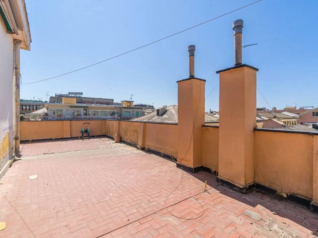 appartamento in vendita a Genova in zona Sestri Ponente