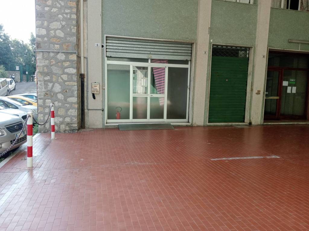 locale commerciale in vendita a Genova in zona Nervi