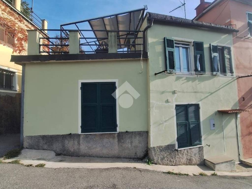 casa indipendente in vendita a Genova in zona Trasta