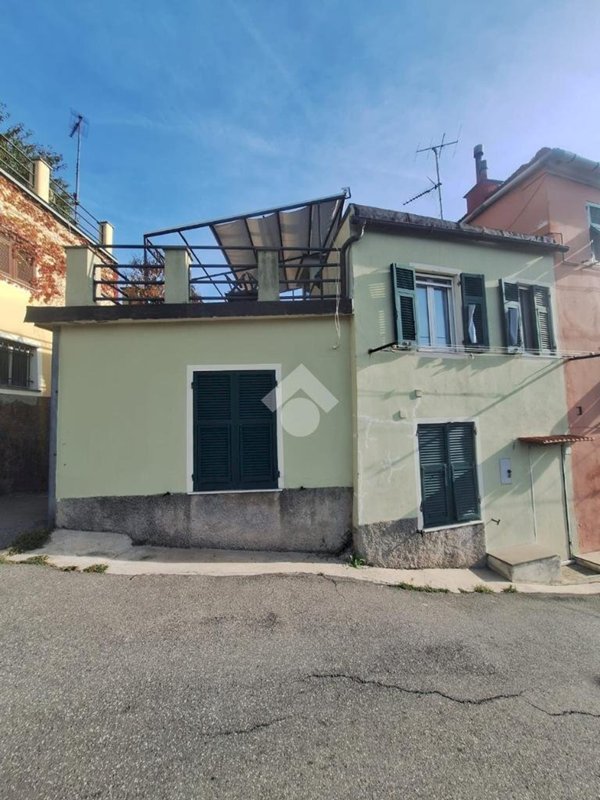 casa indipendente in vendita a Genova in zona Trasta