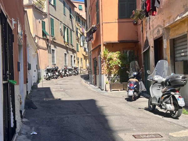 negozio in vendita a Genova in zona Portoria / Piccapietra