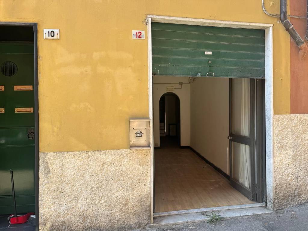 negozio in vendita a Genova in zona Sturla