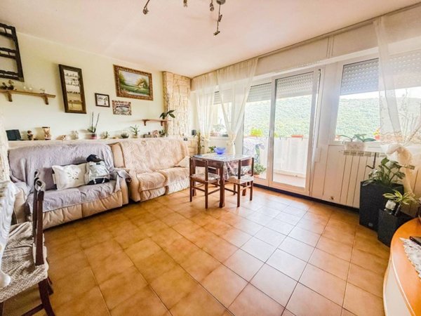 appartamento in vendita a Genova in zona Molassana