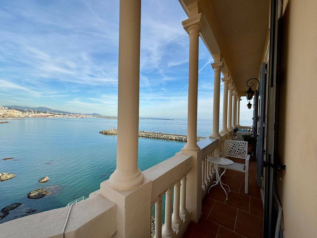 appartamento in vendita a Genova in zona Pegli