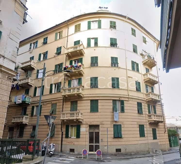 appartamento in vendita a Genova in zona Sestri Ponente