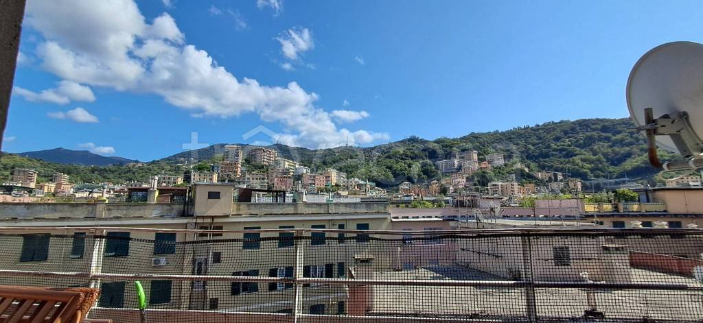 appartamento in vendita a Genova in zona Rivarolo