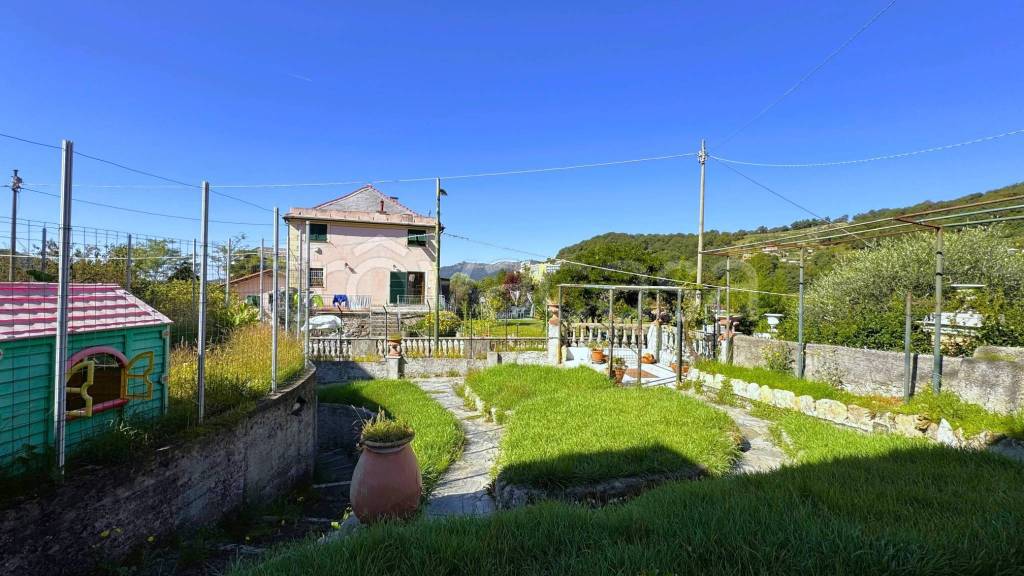 casa indipendente in vendita a Genova in zona Molassana