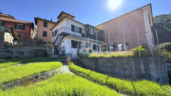 casa indipendente in vendita a Genova in zona Molassana