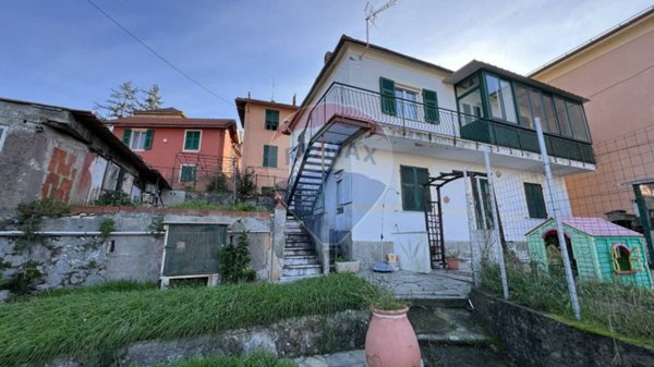casa indipendente in vendita a Genova in zona Molassana