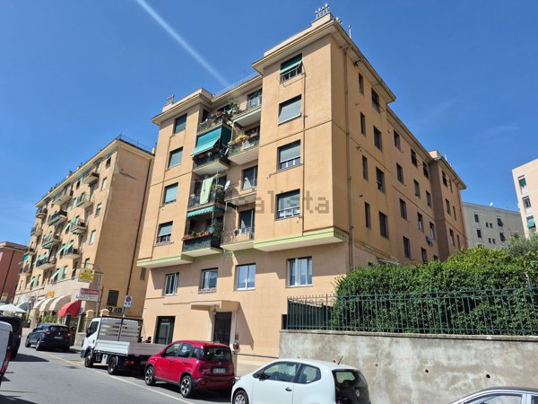 appartamento in vendita a Genova in zona Sturla