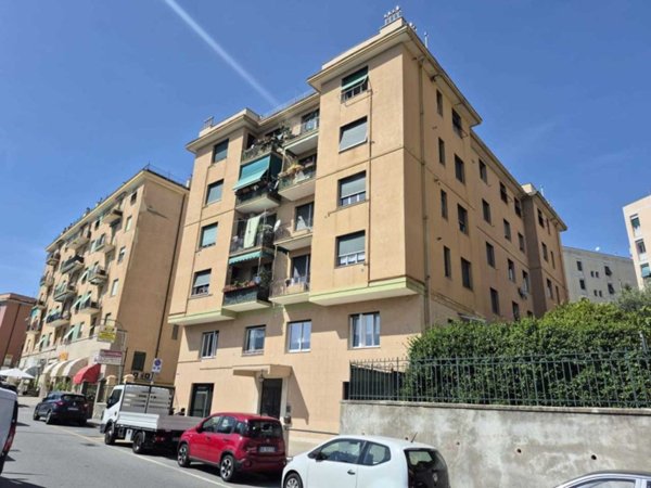appartamento in vendita a Genova in zona Sturla