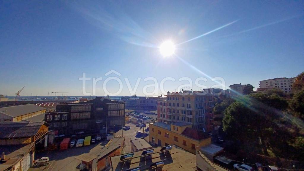 appartamento in vendita a Genova in zona Sestri Ponente
