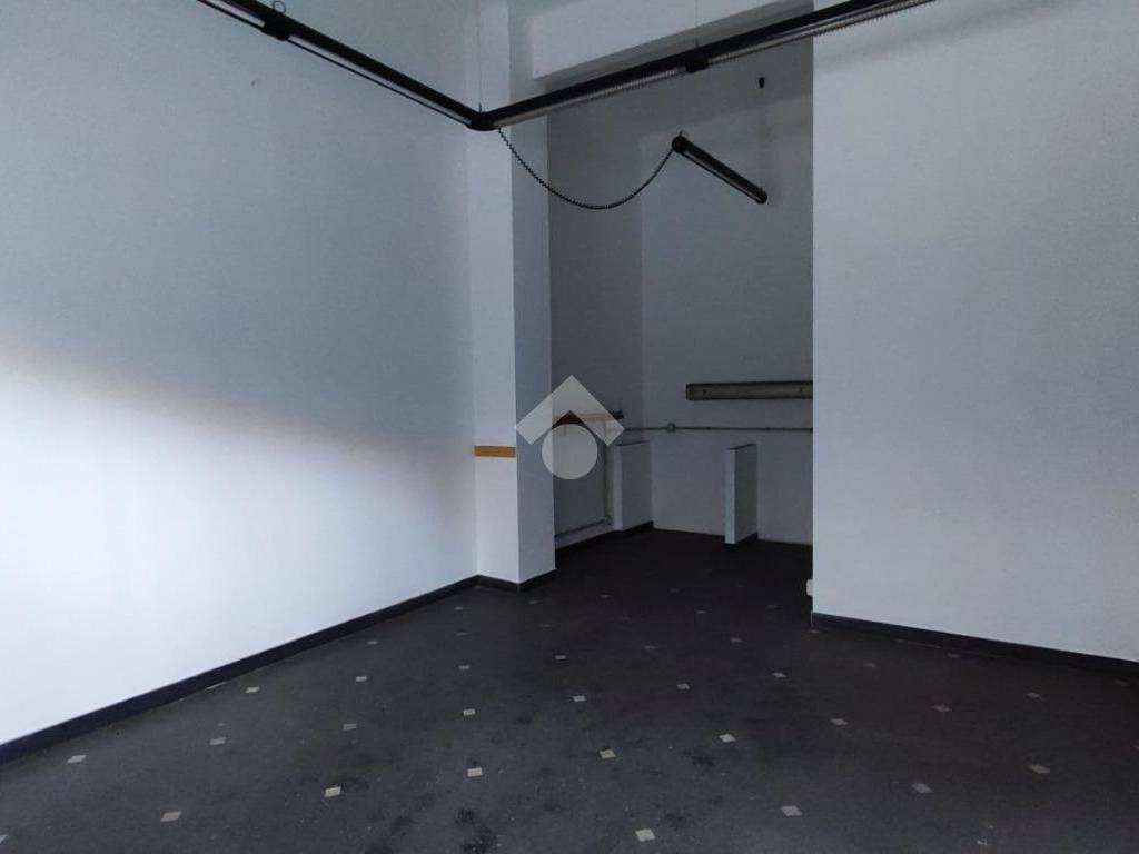 negozio in vendita a Genova in zona Pontedecimo