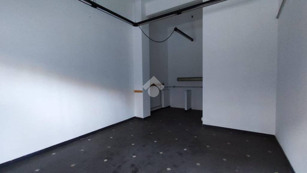 negozio in vendita a Genova in zona Pontedecimo