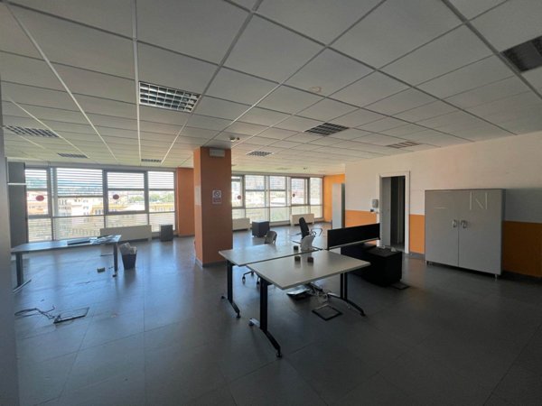 ufficio in vendita a Genova in zona Sampierdarena