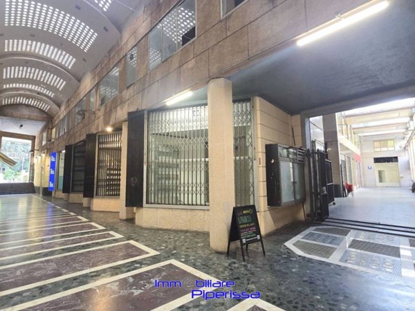 negozio in vendita a Genova