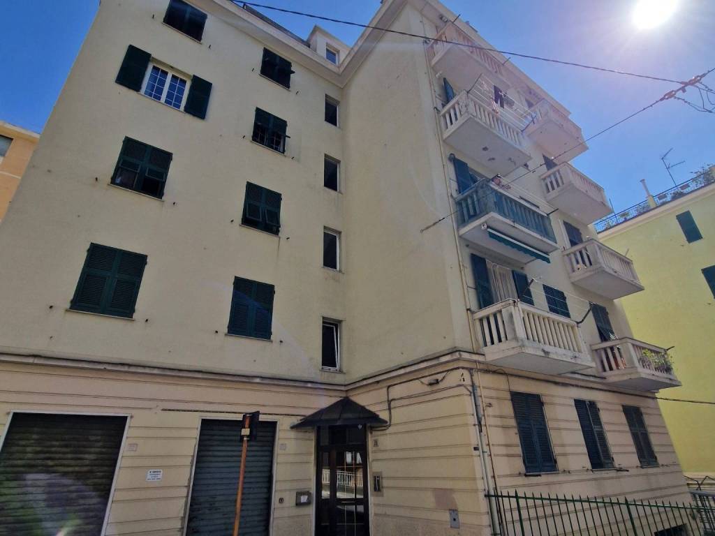 appartamento in vendita a Genova in zona Sestri Ponente