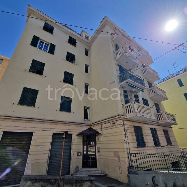 appartamento in vendita a Genova in zona Sestri Ponente