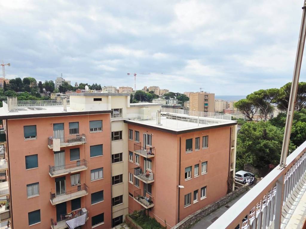 appartamento in vendita a Genova in zona Sturla