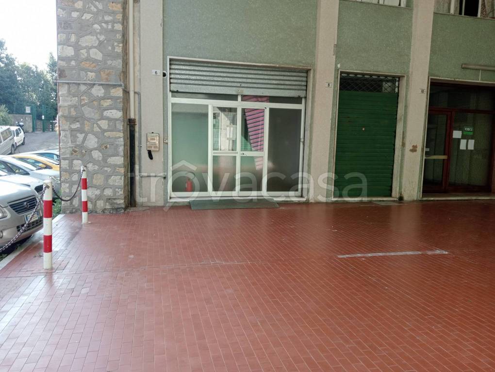 locale commerciale in vendita a Genova