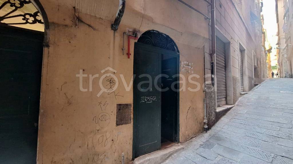 locale commerciale in vendita a Genova in zona Sottoripa / Maddalena / Molo