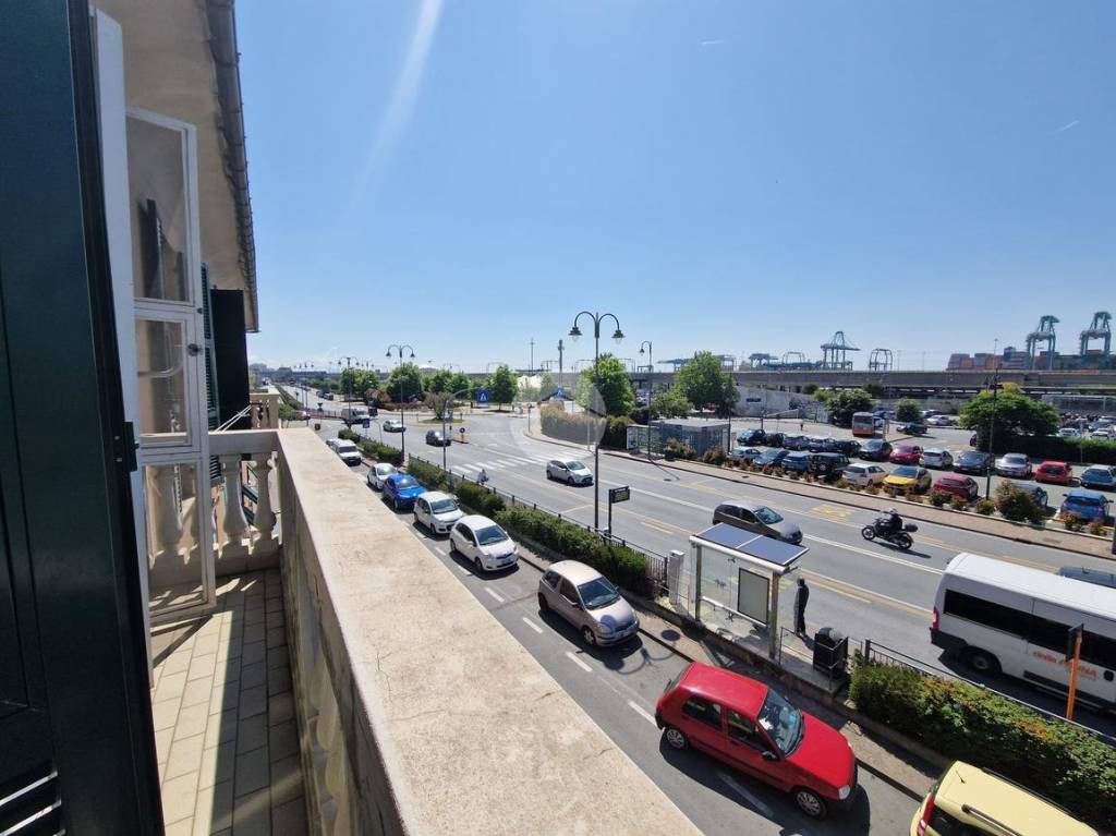 appartamento in vendita a Genova in zona Palmaro / Pra'