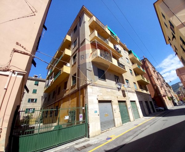 appartamento in vendita a Genova in zona Sestri Ponente