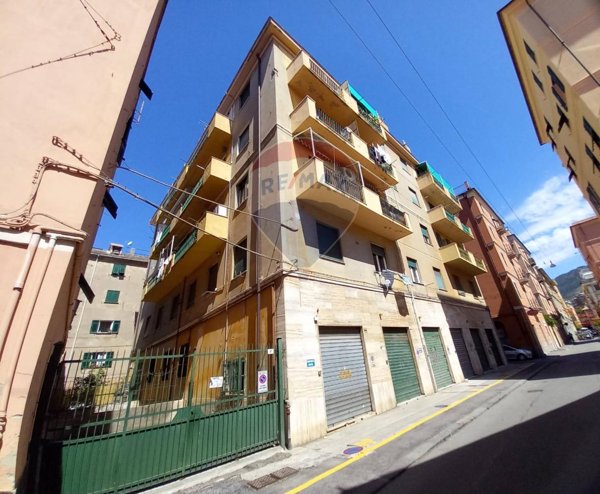 appartamento in vendita a Genova in zona Sestri Ponente
