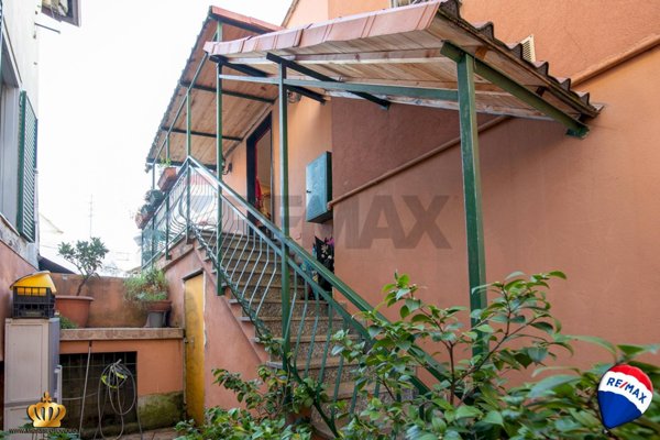 casa indipendente in vendita a Genova in zona Rivarolo