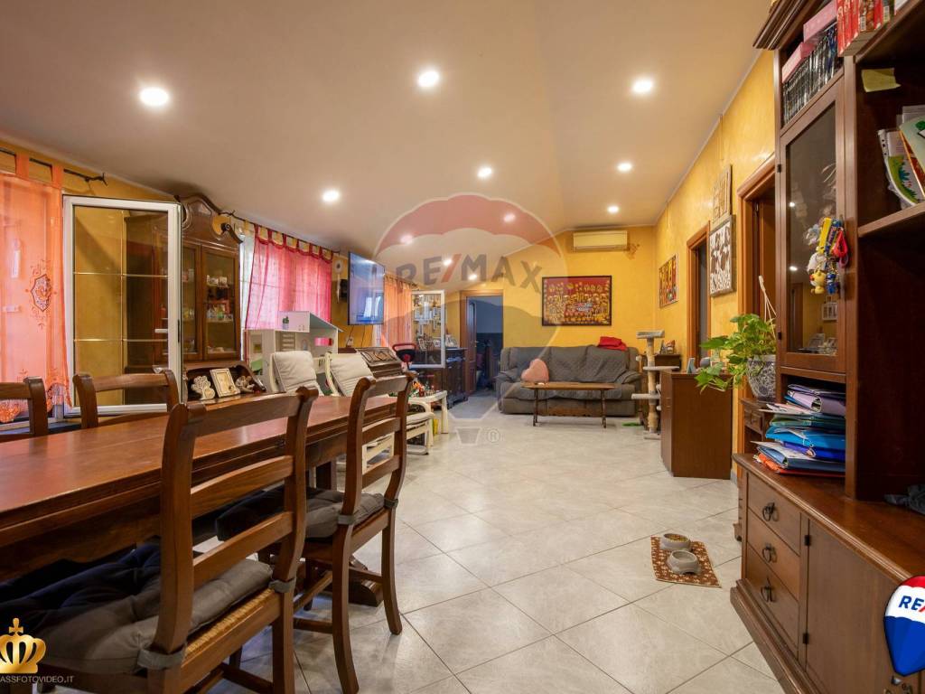 casa indipendente in vendita a Genova in zona Rivarolo