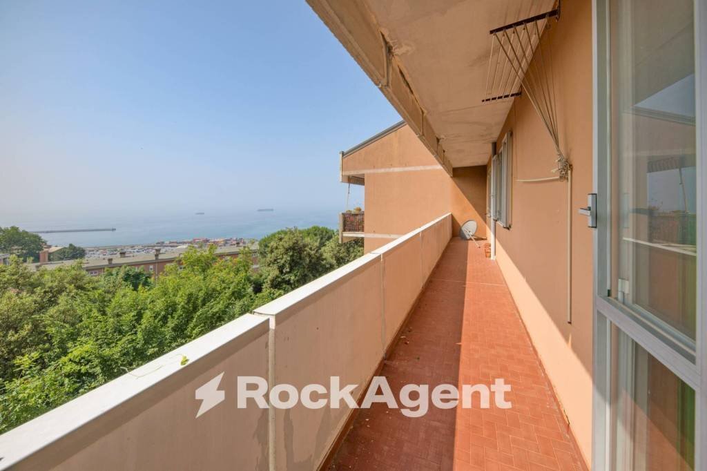 appartamento in vendita a Genova in zona Palmaro / Pra'