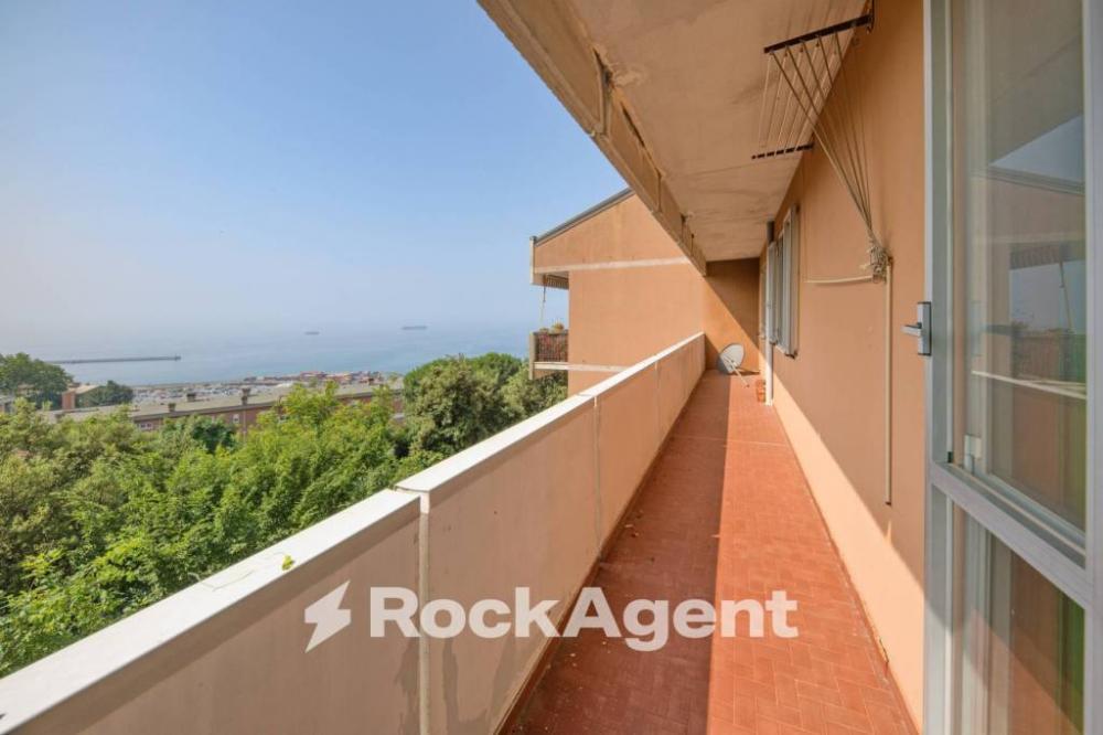 appartamento in vendita a Genova in zona Palmaro / Pra'