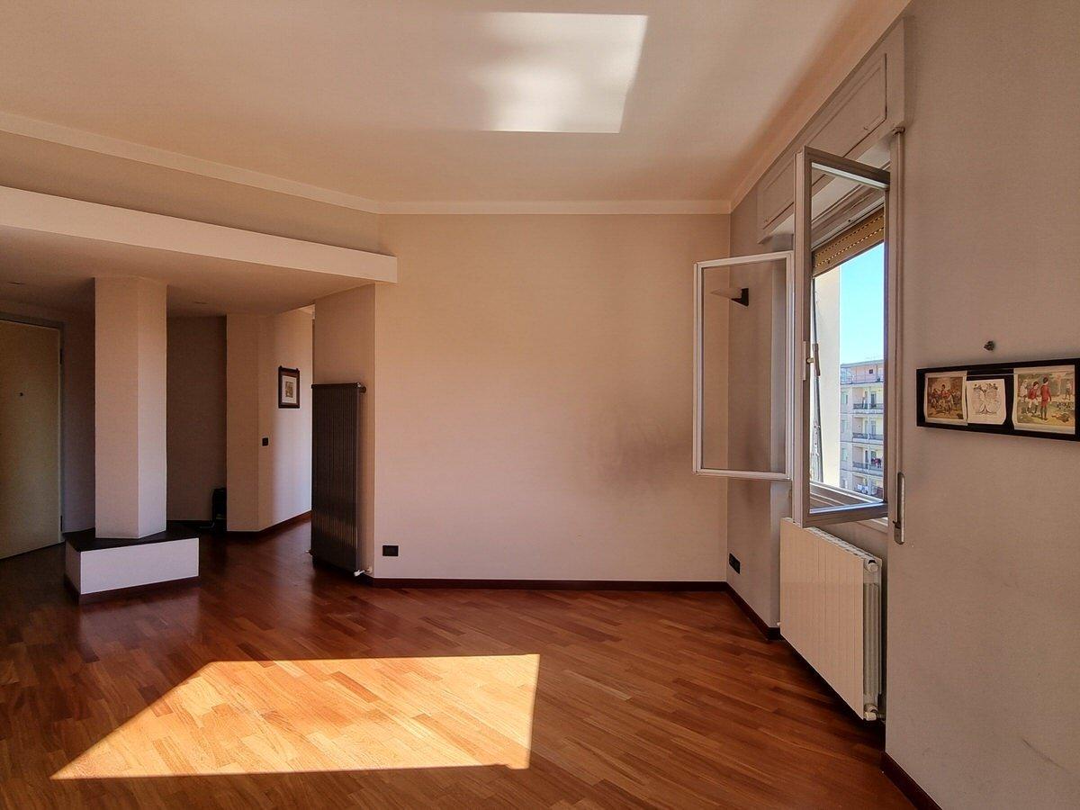 appartamento in vendita a Genova in zona Rivarolo