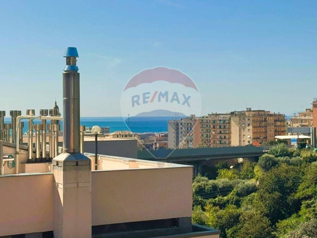 appartamento in vendita a Genova in zona Palmaro / Pra'