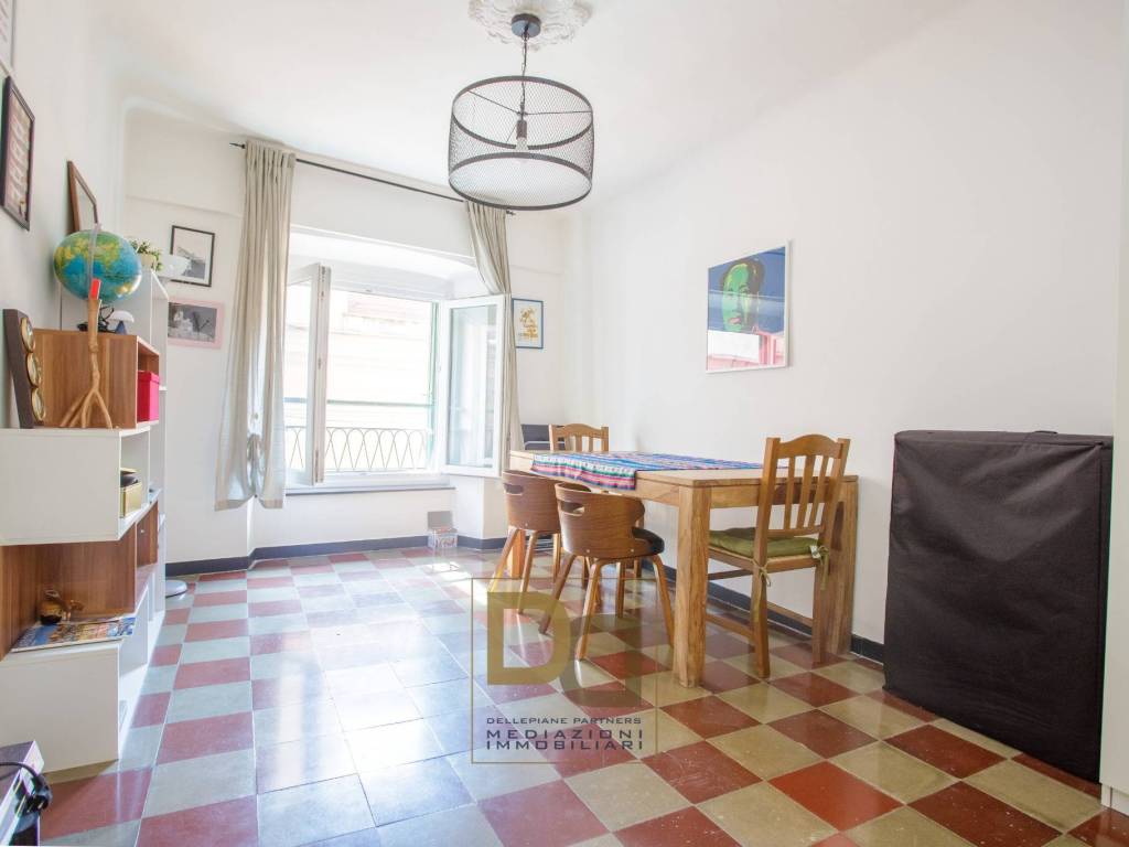 appartamento in vendita a Genova in zona Sottoripa / Maddalena / Molo