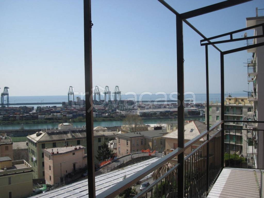 appartamento in vendita a Genova in zona Palmaro / Pra'
