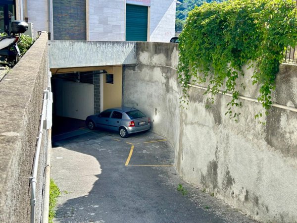 negozio in vendita a Genova in zona Molassana