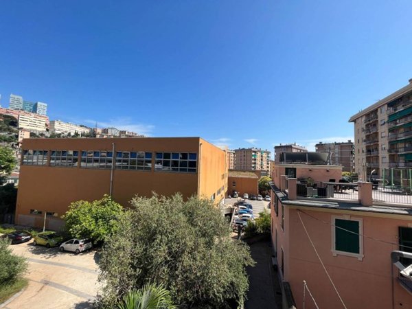 appartamento in vendita a Genova in zona Sestri Ponente